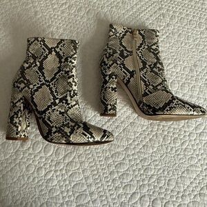 Steve Madden Brown Multi Snakeskin Ankle Pointed Toe Boots size 6